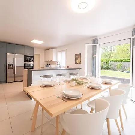Spacious & Modern - Between & Paris - Close To Transportation, Highway, Amenities Villa Saint-Thibault-des-Vignes