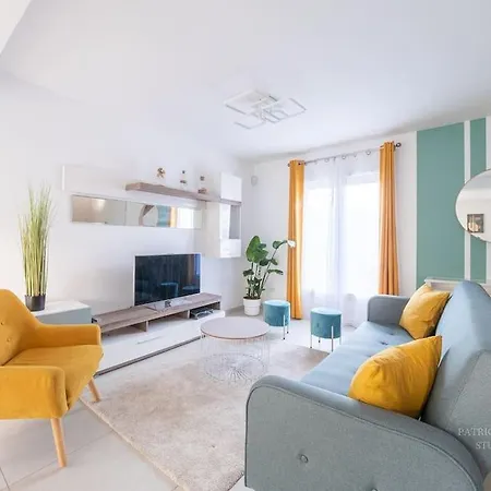 Villa Spacious & Modern - Between & Paris - Close To Transportation, Highway, Amenities *