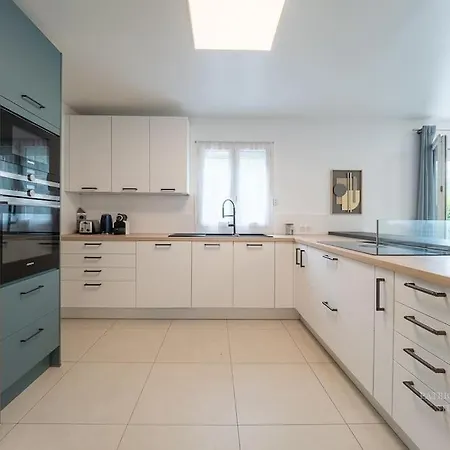 Spacious & Modern - Between & Paris - Close To Transportation, Highway, Amenities Villa *