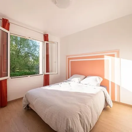 Villa Spacious & Modern - Between & Paris - Close To Transportation, Highway, Amenities *