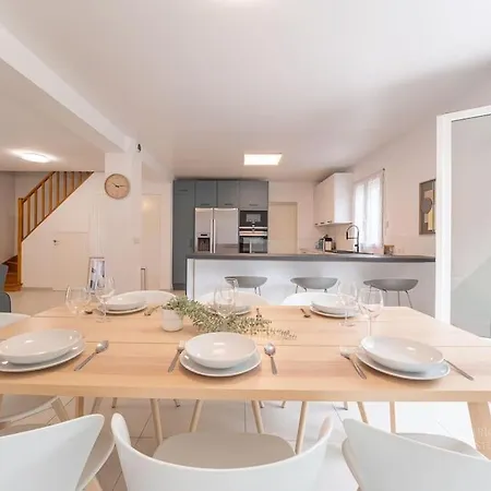 Villa Spacious & Modern - Between & Paris - Close To Transportation, Highway, Amenities *